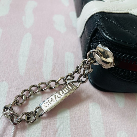 CHANEL LOGO LAMBSKIN ZIP AROUND CLUTCH POUCH COSMETIC WRISTLET RARE - FIRM PRICE - Picture 14 of 14